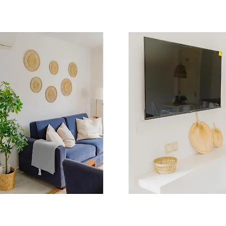 Con Piscina A Metros De Mar *