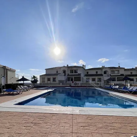 Con Piscina A Metros De Mar *