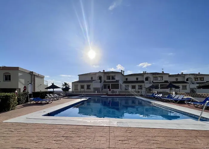 Con Piscina A Metros De Mar *