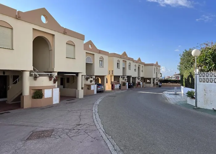 Apartamento Con Piscina A Metros De Mar